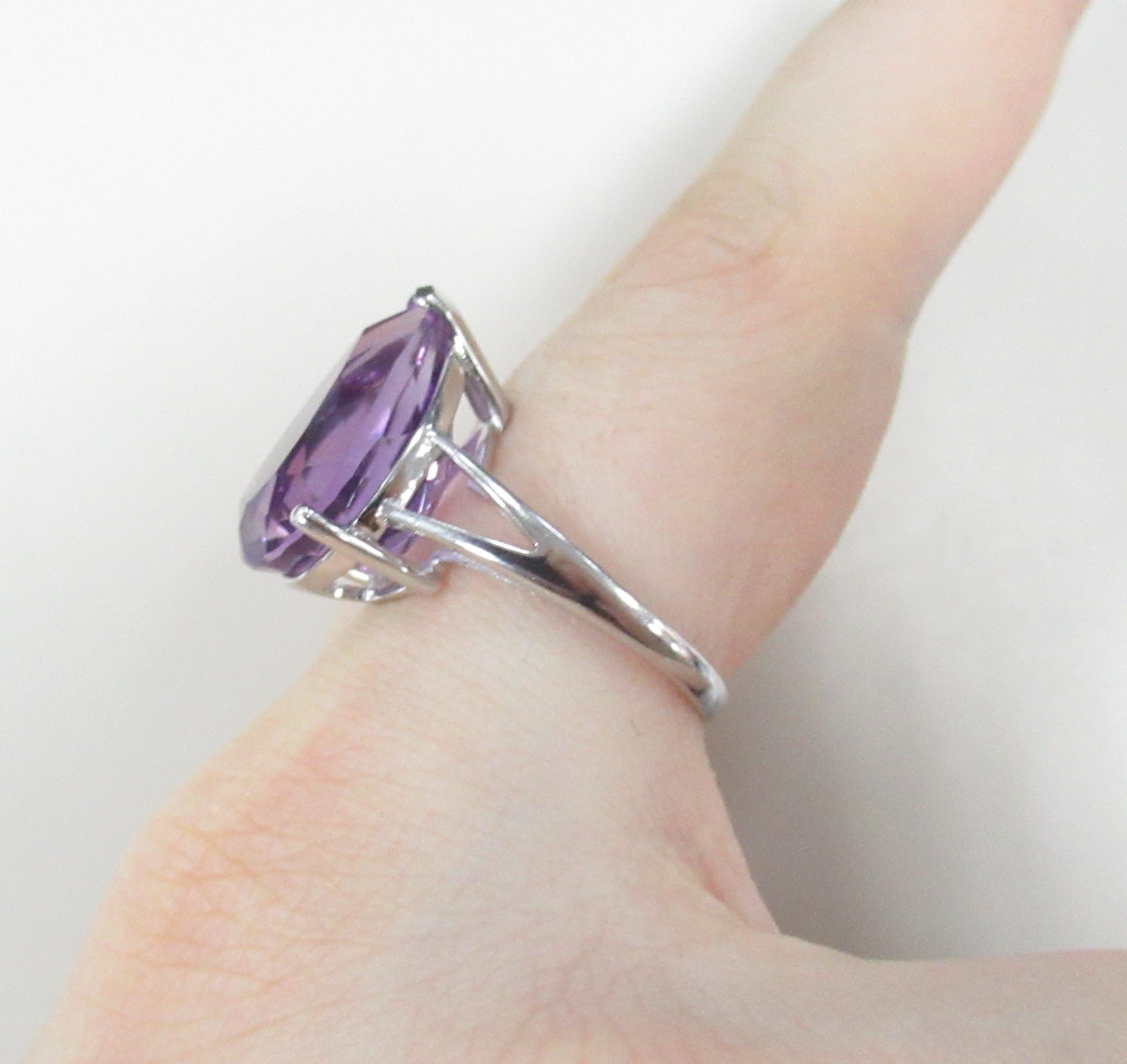 Серебряное кольцо с аметистом